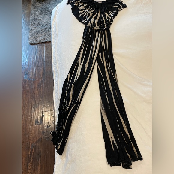 Ladies off the shoulder jumpsuit. Super comfy - Picture 1 of 3